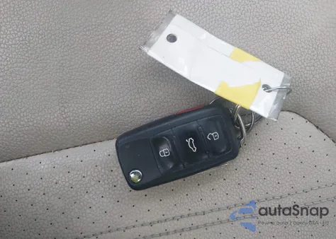 2013 Volkswagen Jetta 2.5L Sel z USA, uszkodzony, nr VIN 3VWGP7AJ1DM264614